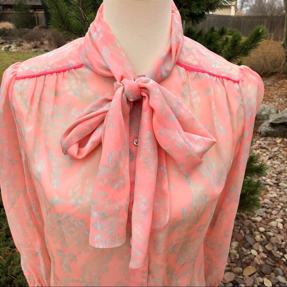 Elizabeth and James size S bow blouse